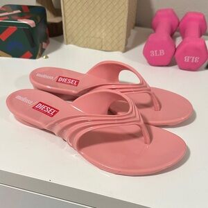 Melissa
x Diesel flip-flops